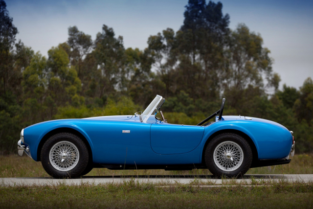 El Shelby Cobra clásico vuelve con una edición especial de diez unidades a partir de los planos originales.