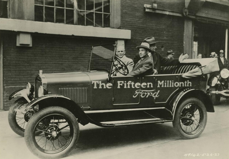 EL FORD T, LA MAYOR REVOLUCIÓN INDUSTRIAL Y SOCIAL SOBRE RUEDAS, CUMPLE ...