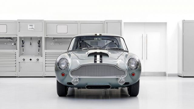 Construcción artesanal del DB5 de 007 Construcción artesanal del Aston Martin DB5 de 007 en "Goldfinger".