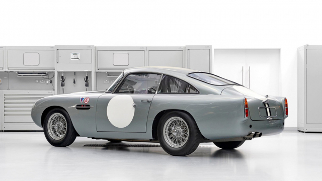 Construcción artesanal del DB5 de 007 Construcción artesanal del Aston Martin DB5 de 007 en "Goldfinger".