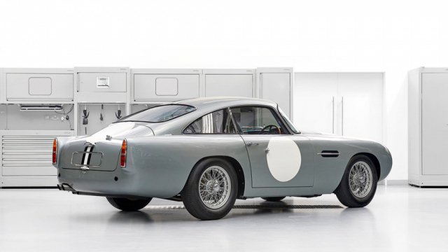Construcción artesanal del DB5 de 007 Construcción artesanal del Aston Martin DB5 de 007 en "Goldfinger".