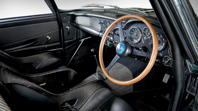 Construcción artesanal del DB5 de 007 Construcción artesanal del Aston Martin DB5 de 007 en "Goldfinger".