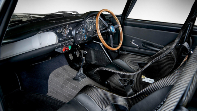 Construcción artesanal del DB5 de 007 Construcción artesanal del Aston Martin DB5 de 007 en "Goldfinger".