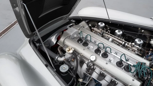 Aston Martin DB5 "Goldfinger" Réplica exacta del Aston Martin DB5 de James Bond en "Goldfinger"