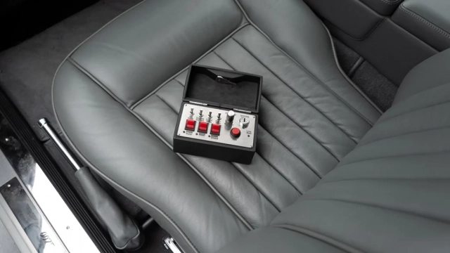 Aston Martin DB5 "Goldfinger" Réplica exacta del Aston Martin DB5 de James Bond en "Goldfinger"