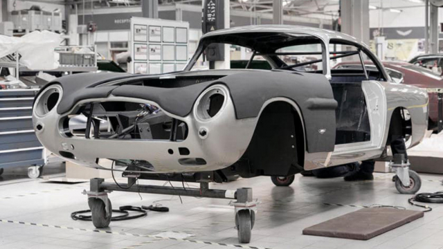 Construcción artesanal del DB5 de 007 Construcción artesanal del Aston Martin DB5 de 007 en "Goldfinger".